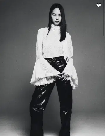 즉시 완판 현행 모델 레이스 플레어 소매 터틀넥 셔츠 백리본 H&M