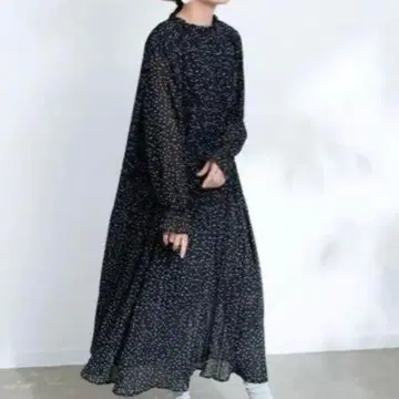 리브라 도트 플리츠 원피스 블랙