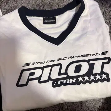Stray Kids 스키즈 PILOT 팬미팅 T셔츠 화이트