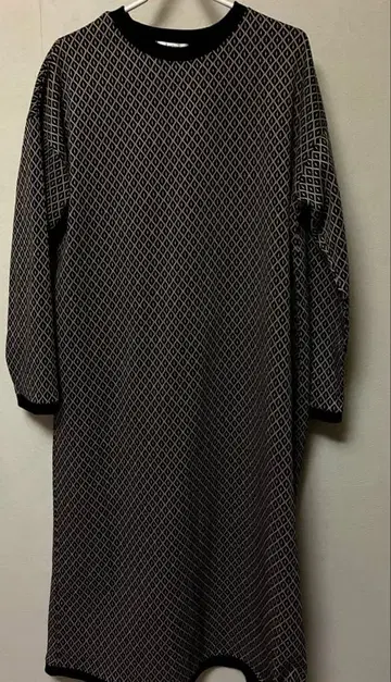 기하학 패턴 긴팔 니트 원피스