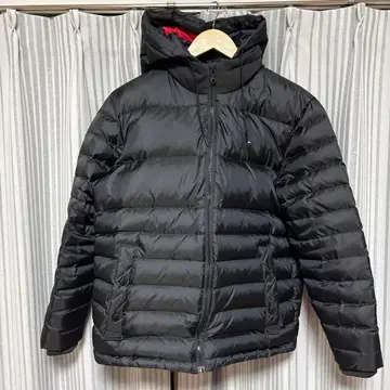 블랙 후드 부착 다운 자켓