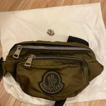 MONCLER 바디백 올리브색 미사용