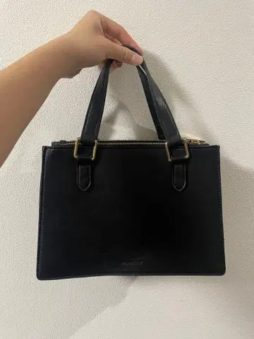 가죽 핸드백 블랙 지퍼 포함