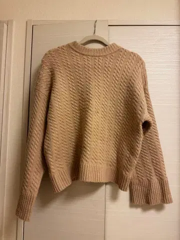 URBAN RESEARCH 베이지 케이블 니트 스웨터