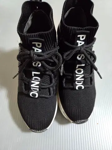 카르나시아 통굽 레이스업 에어솔 스니커즈