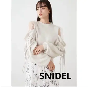 스나이델 시스루 숄더 니트 풀오버