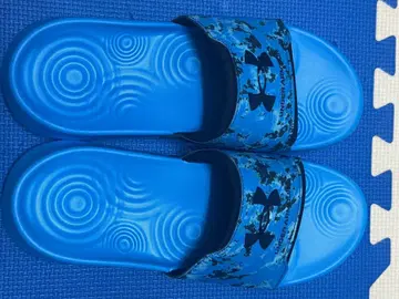 Under Armour 파랑 카모플라쥬 샌들