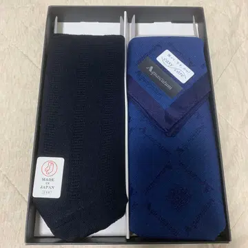 Aquascutum 네이비 삭스와 손수건 세트
