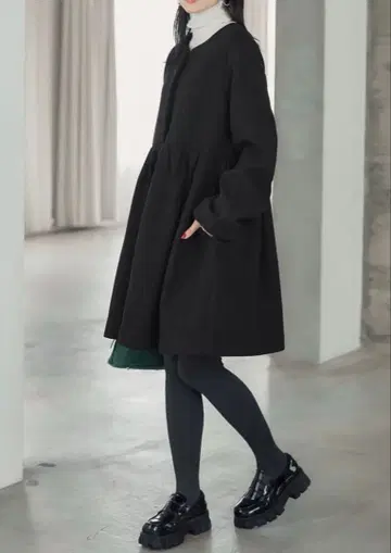 고베 레터스 볼륨 페플럼 코트