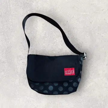 맨해튼 포티지 숄더백 도트 무늬 블랙