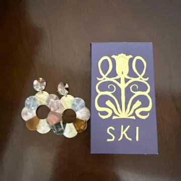 Apres ski 플라워 귀걸이