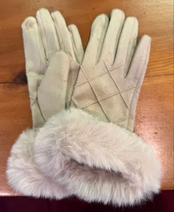 퍼 달린 베이지 겨울용 장갑