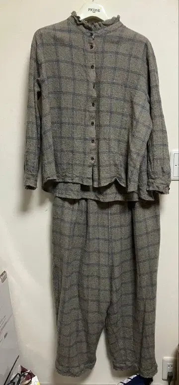 츠무구의 그레이 계열 체크 셋업