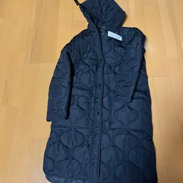 블랙 퀼팅 롱 코트 M 사이즈