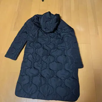 블랙 퀼팅 롱 코트 M 사이즈