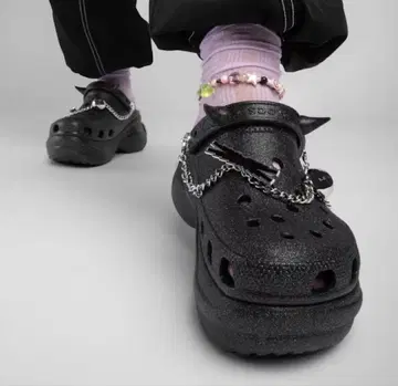 LE SSERAFIM x Crocs Bae Clog 르세라핌