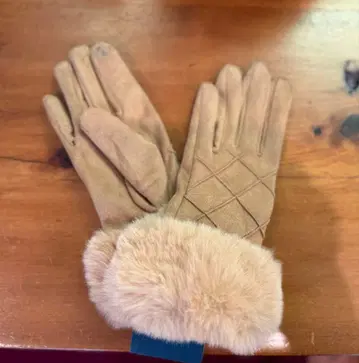 퍼 달린 캐러멜 겨울용 장갑