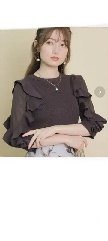 아푸와이저 리셰 소매 프릴 시어 7부 기장 니트 M