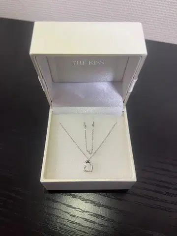 THE KISS 실버 목걸이
