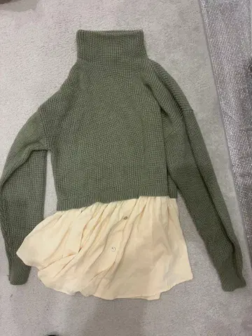 ZARA 올리브 그린 니트 스웨터