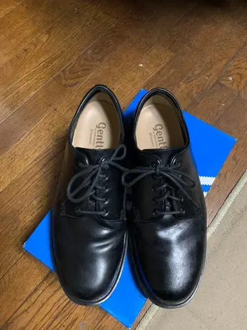 Gently 블랙 레이스업 슈즈 새상품급 상품