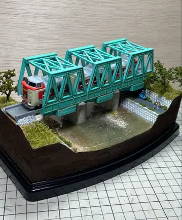 캡슐 프라레일용 미니 디오라마 철교를 달리는 기차