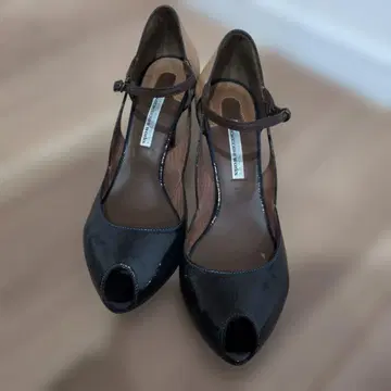 오픈토 스트랩 힐 네이비 컬러