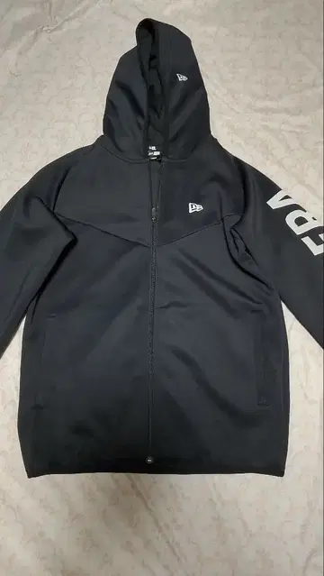 NEW ERA 블랙 풀 집업 후드티