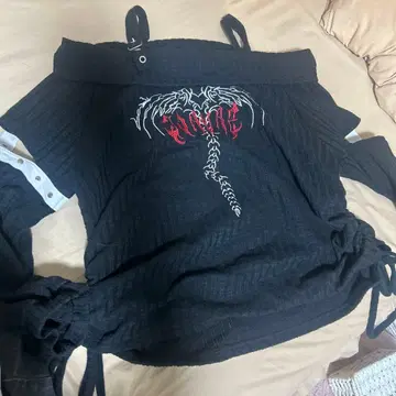 지뢰계 VOLCAN & APHRODITE 오프숄더 셔츠