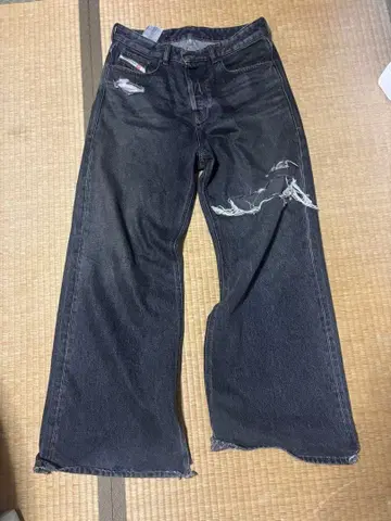 D-RISE 데미지 스트레이트 청바지