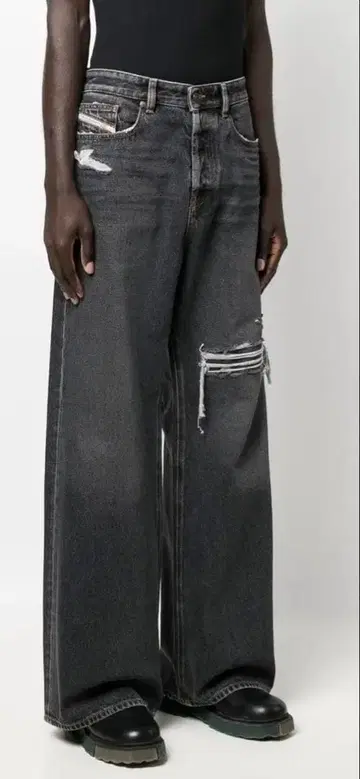 D-RISE 데미지 스트레이트 청바지