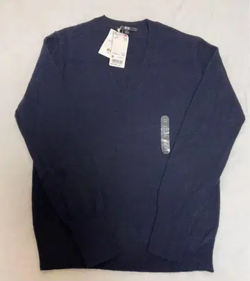 [택 포함 새상품] 유니클로 100% 캐시미어 스웨터 사이즈 M 네이비