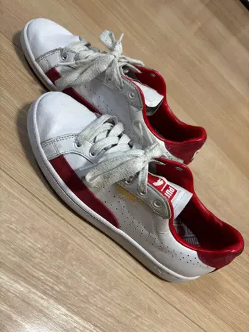 PUMA 매치 화이트/레드 스니커즈