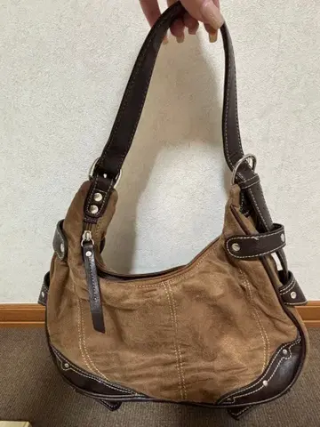 브라운 스웨이드 숄더백