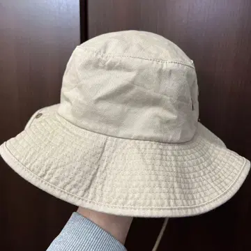 베이지 코튼 버킷햇