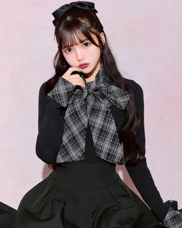 미셸 마카롱 체크 보타이 니트탑 블랙 XS