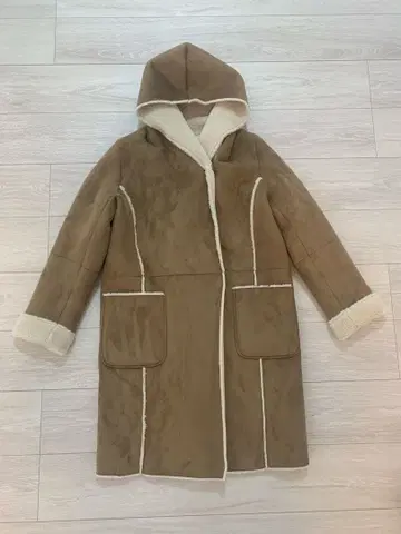 Another Edition 어나더 에디션 베이지 무스탕 코트