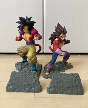 드래곤볼 도칸 배틀 손오공 4 & 베지터 4 세트
