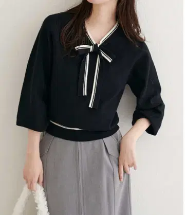 새상품 내추럴 꾸뛰르 배색 라인 보타이 니트 블랙