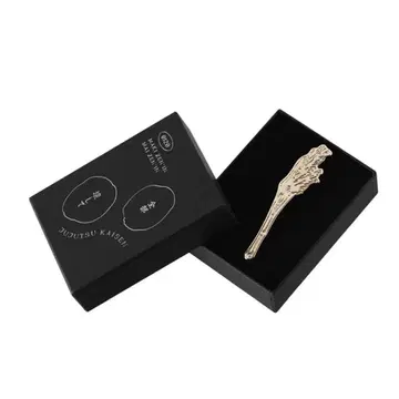 주술회전전 갈대를 문 브로치 1점