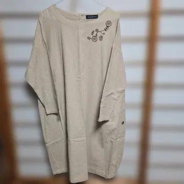 자수 장식 베이지 긴팔 튜닉