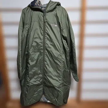 드럭스토어의 후드 부착 롱 코트 올리브