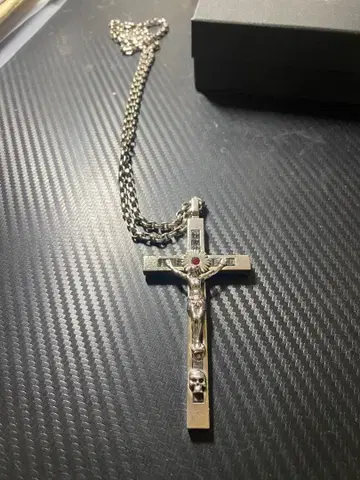 고딕 스타일 실버 십자가 펜던트 backlash