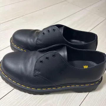 닥터 마틴 블랙 홀 신발