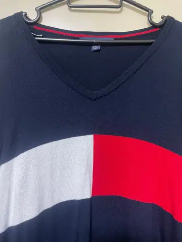 TOMMY HILFIGER V넥 스웨터
