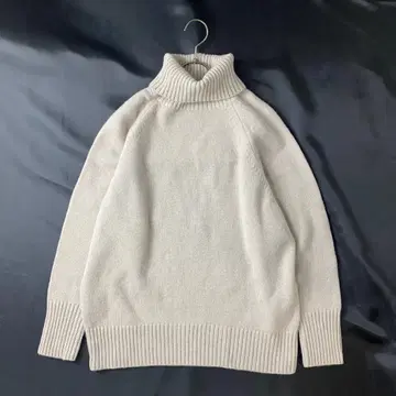 새상품급 23구 캐시미어 혼방 터틀넥 니트 베이지 38