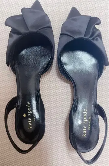 케이트 스페이드 블랙 새틴 샌들 7.5