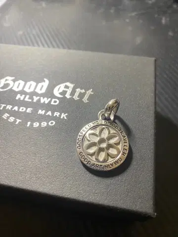 Good Art HLYWD 실버 펜던트