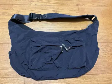 살롱 드 루뱅 숄더백 블랙