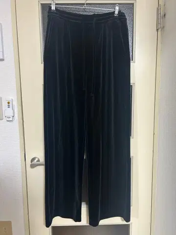 ZARA 블랙 벨벳 팬츠
